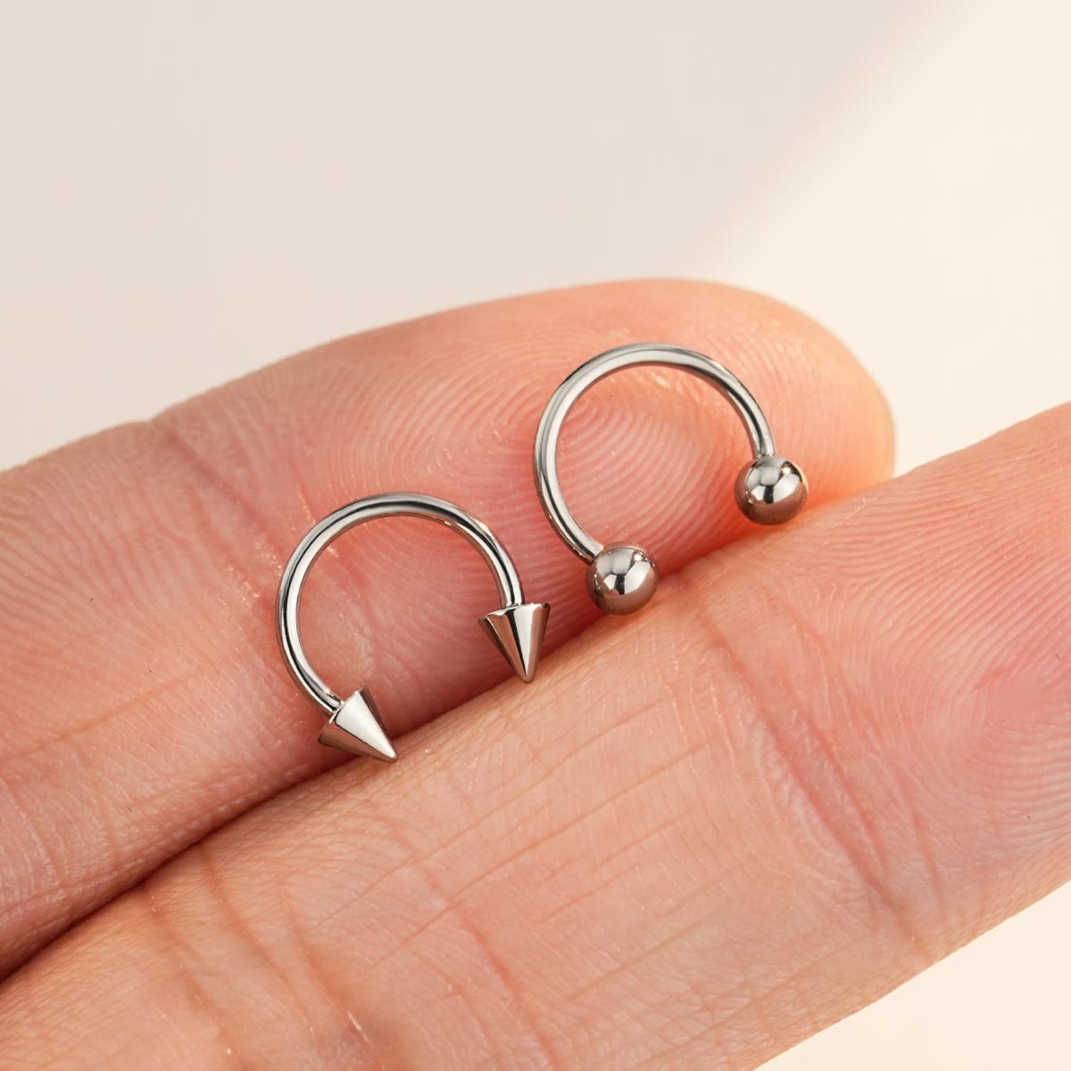2Pcs Titanium SpikeBall Internally Threaded Horseshoe Circular Barbell