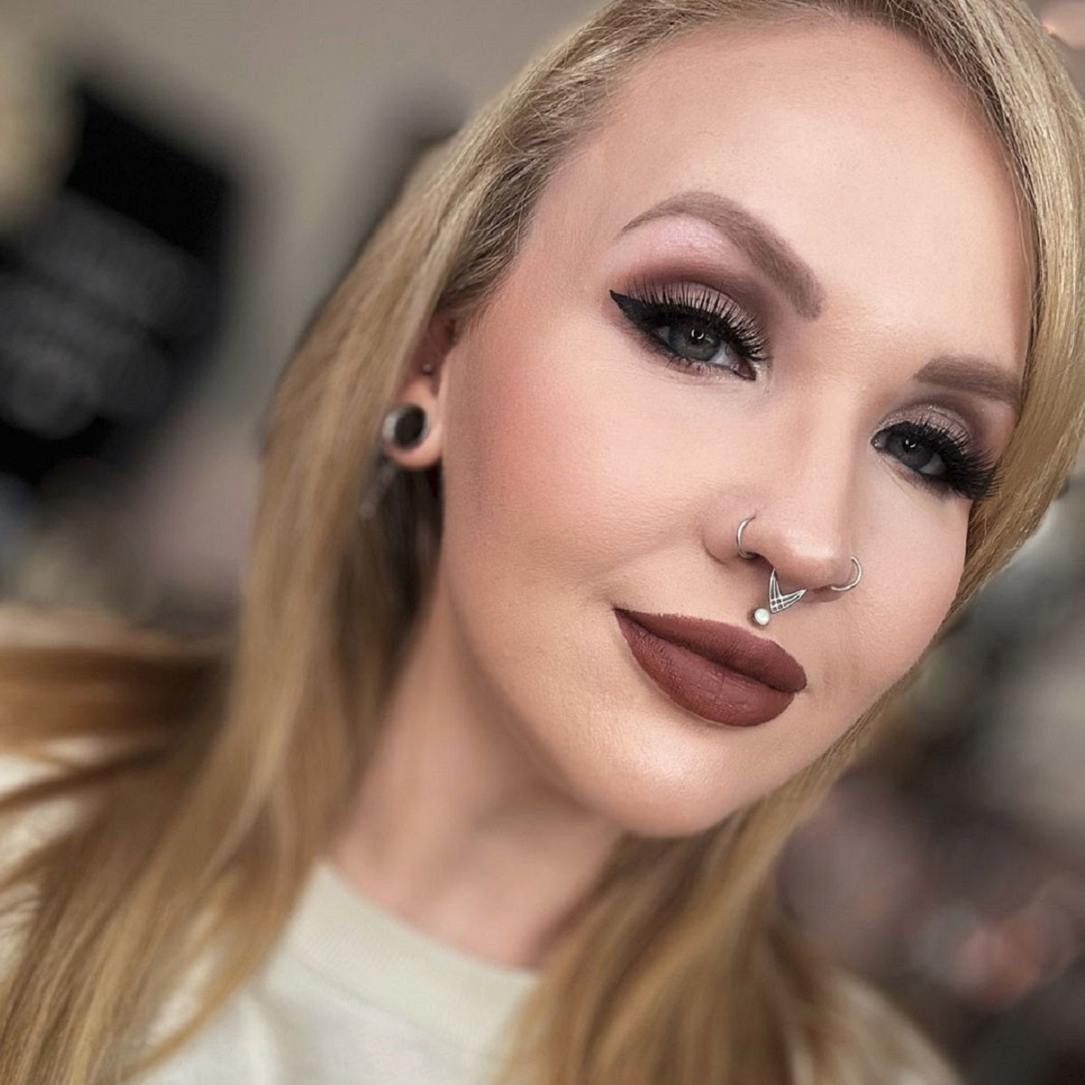 Symmetric Geometry Hinged Segment Septum Ring